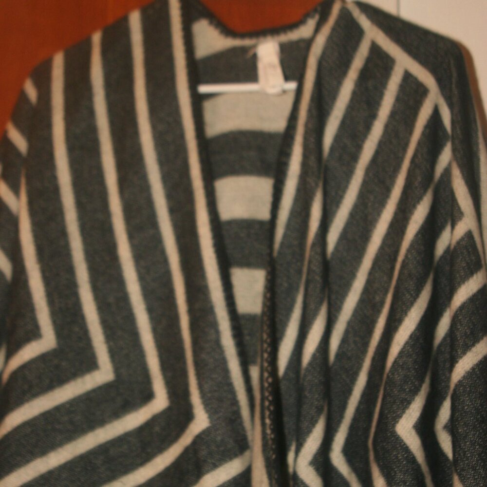 Womens Gray Shawl - Size Large